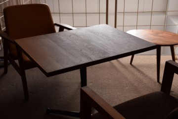 富山　カフェ　テーブル　無垢