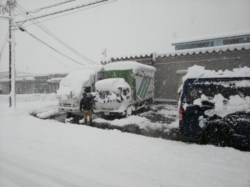 倉庫前　雪