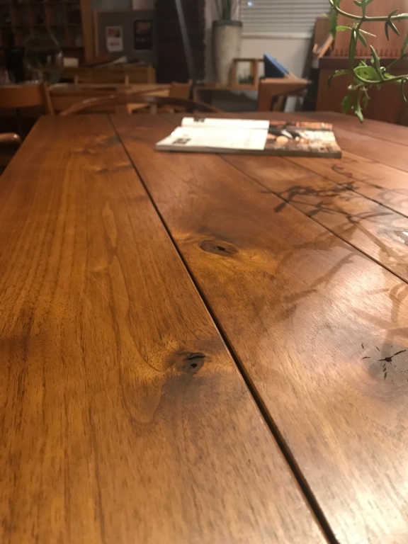 素材を楽しむテーブル