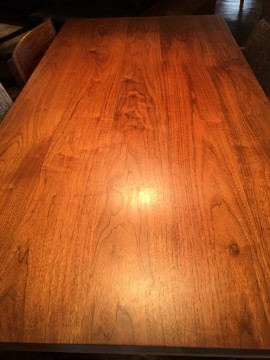 ダイニングテーブル：ミヤモト家具