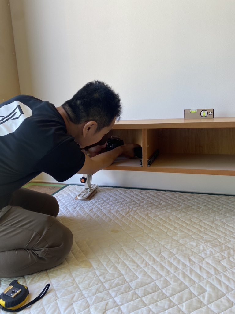 富山　おしゃれ　家具　無垢材　造作テレビボード　フロートテレビボード　LOWVE
