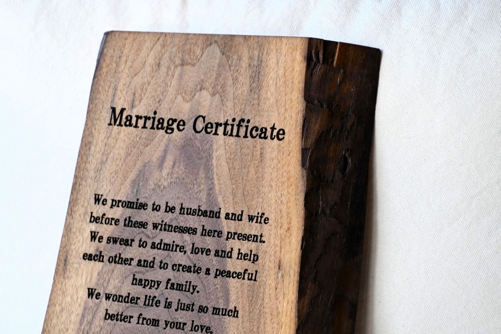 富山　無垢材　家具　結婚証明書　一枚板