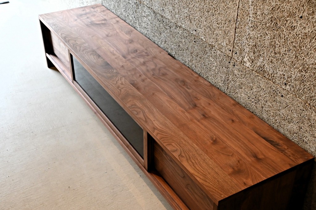 富山　家具　おしゃれ　無垢材　テレビボード