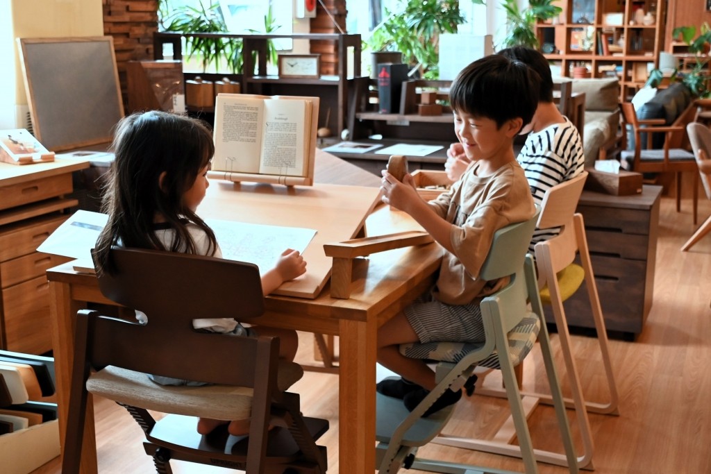飛騨　家具　おしゃれ　無垢材　富山駅近く　こども椅子　キッズチェア