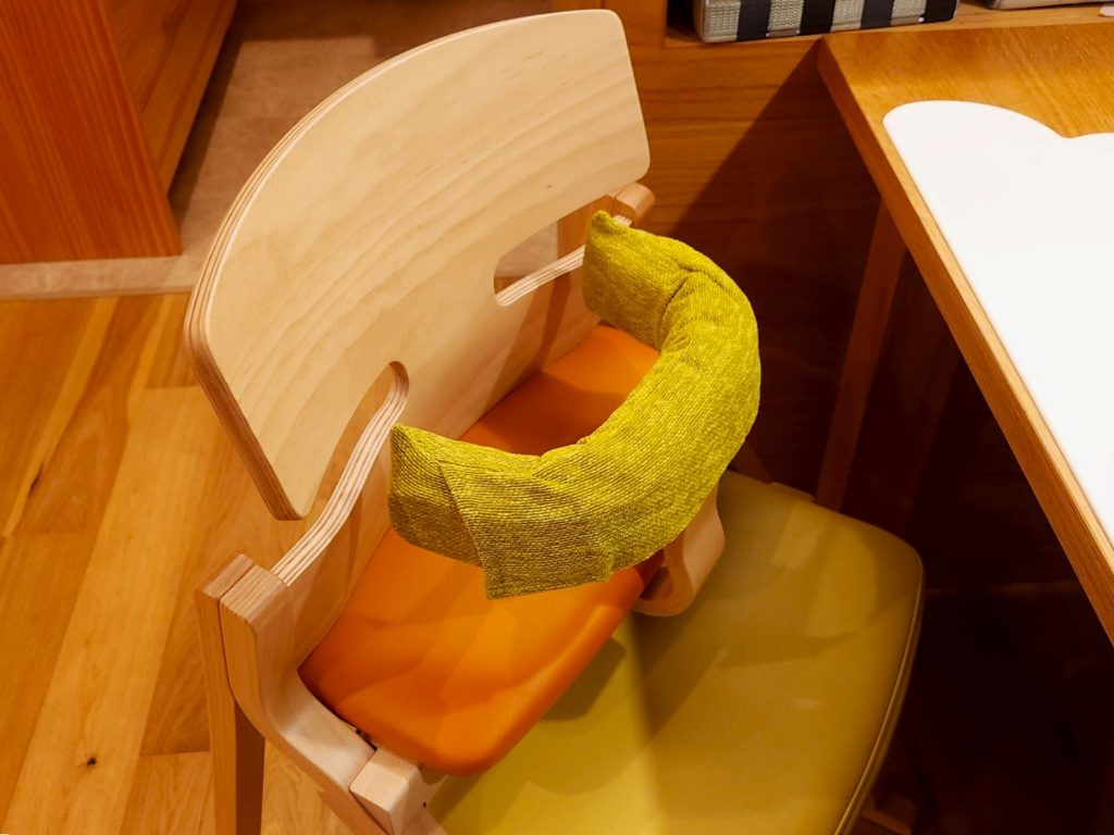 飛騨　家具　おしゃれ　子ども椅子