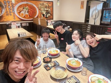 富山　家具　おしゃれ　無垢材　ギャッベ　