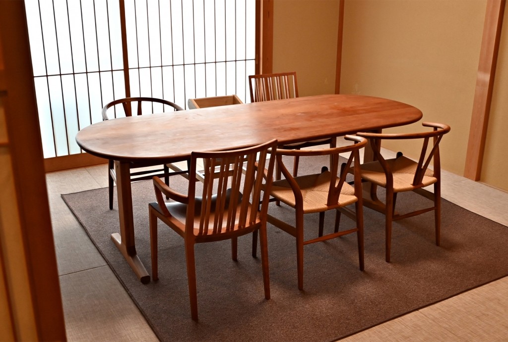 富山　家具　無垢材　テーブル
