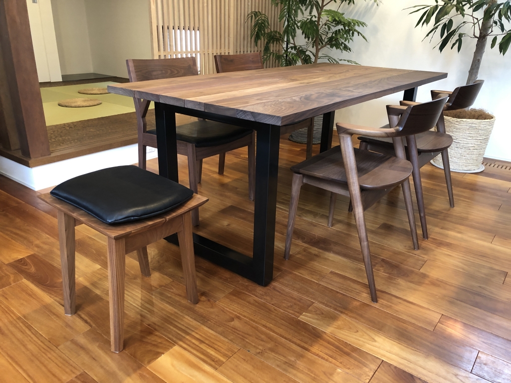 LOWVE テーブル　家具　オシャレ