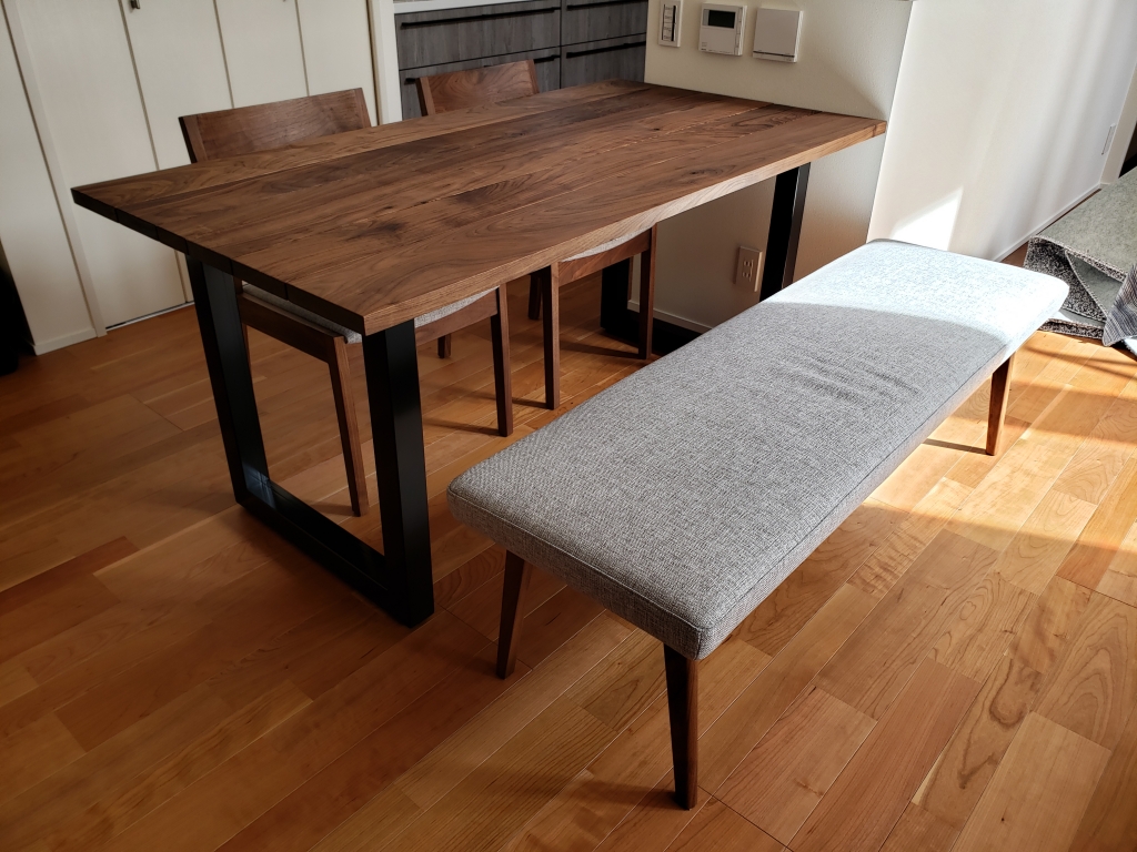 LOWVE テーブル　家具　オシャレ