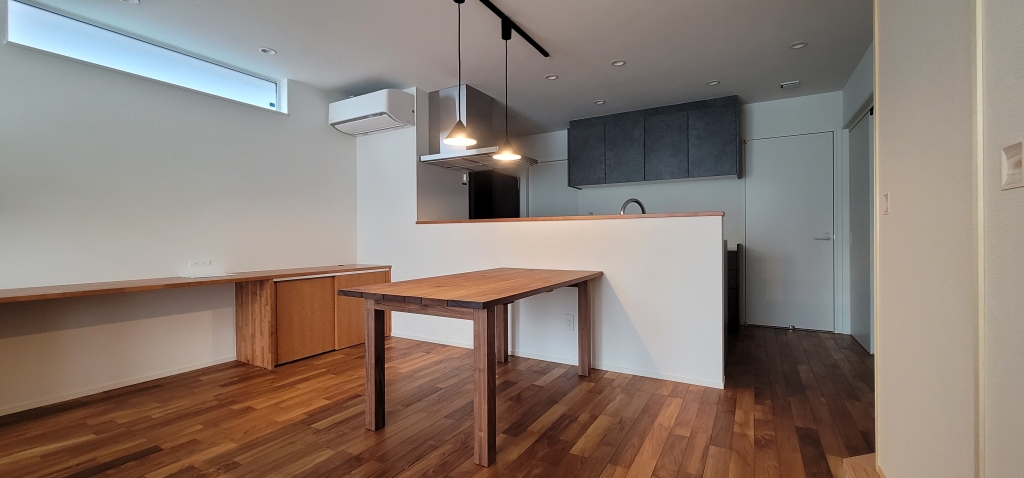 LOWVE テーブル　家具　オシャレ