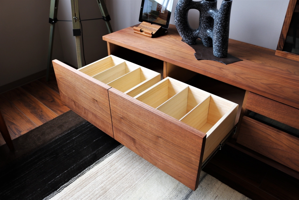 ⑬LOWVE AF AV BOARD FEATURE 取り外し可能な仕切り板