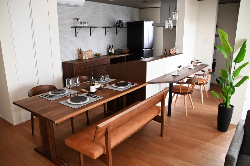 くみあい建設 杉森さま邸 ダイニングテーブル・椅子・ベンチ・富山 ミヤモト家具 レンタル事業部 (1)
