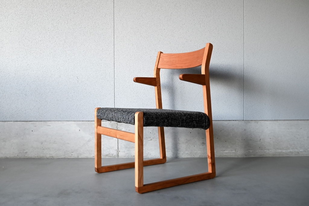 和の香り漂うモダンなチェア