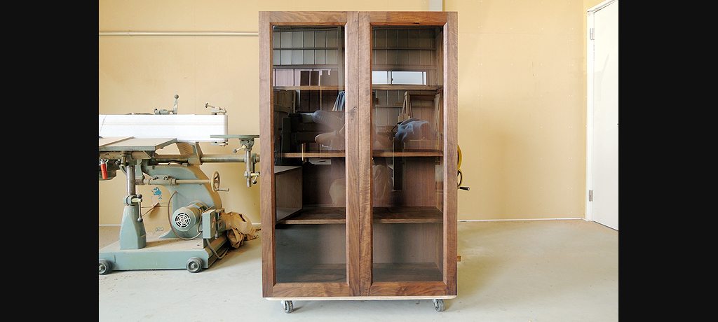 Hanging cupboard