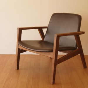 an Lounge Chair