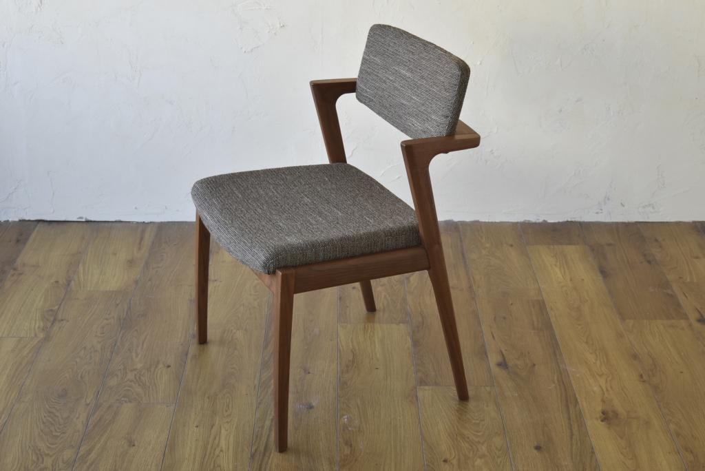 LW378 Chair semiarm